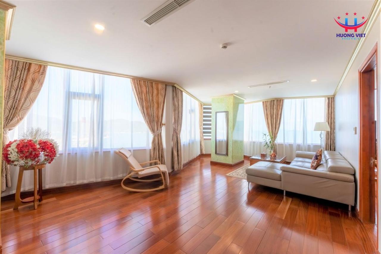 Huong Viet Hotel Quy Nhon - Beachfront Buitenkant foto