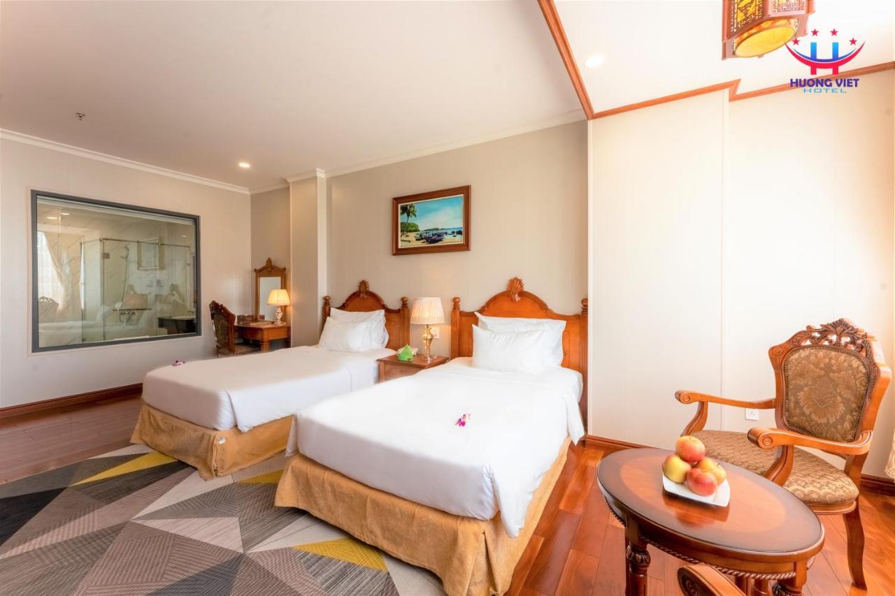 Huong Viet Hotel Quy Nhon - Beachfront Buitenkant foto