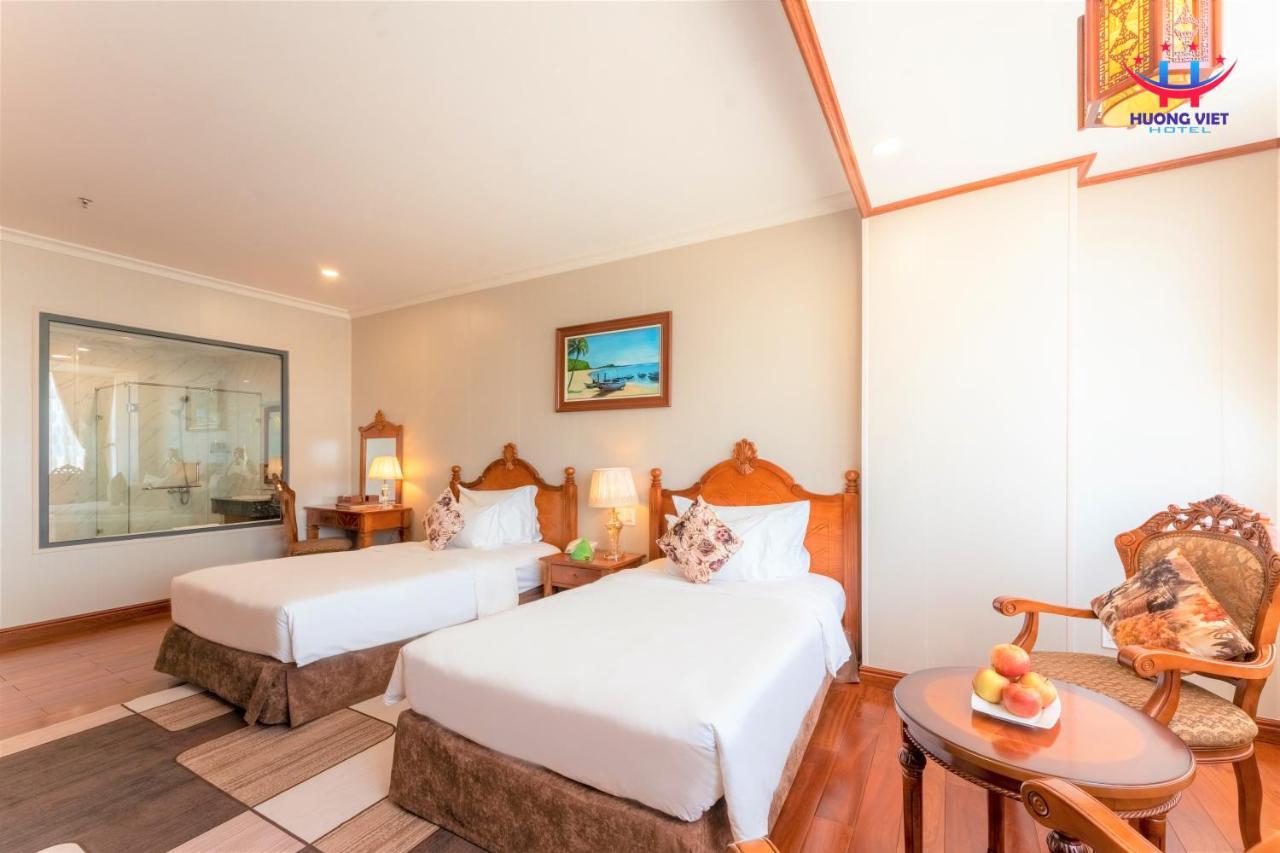 Huong Viet Hotel Quy Nhon - Beachfront Buitenkant foto