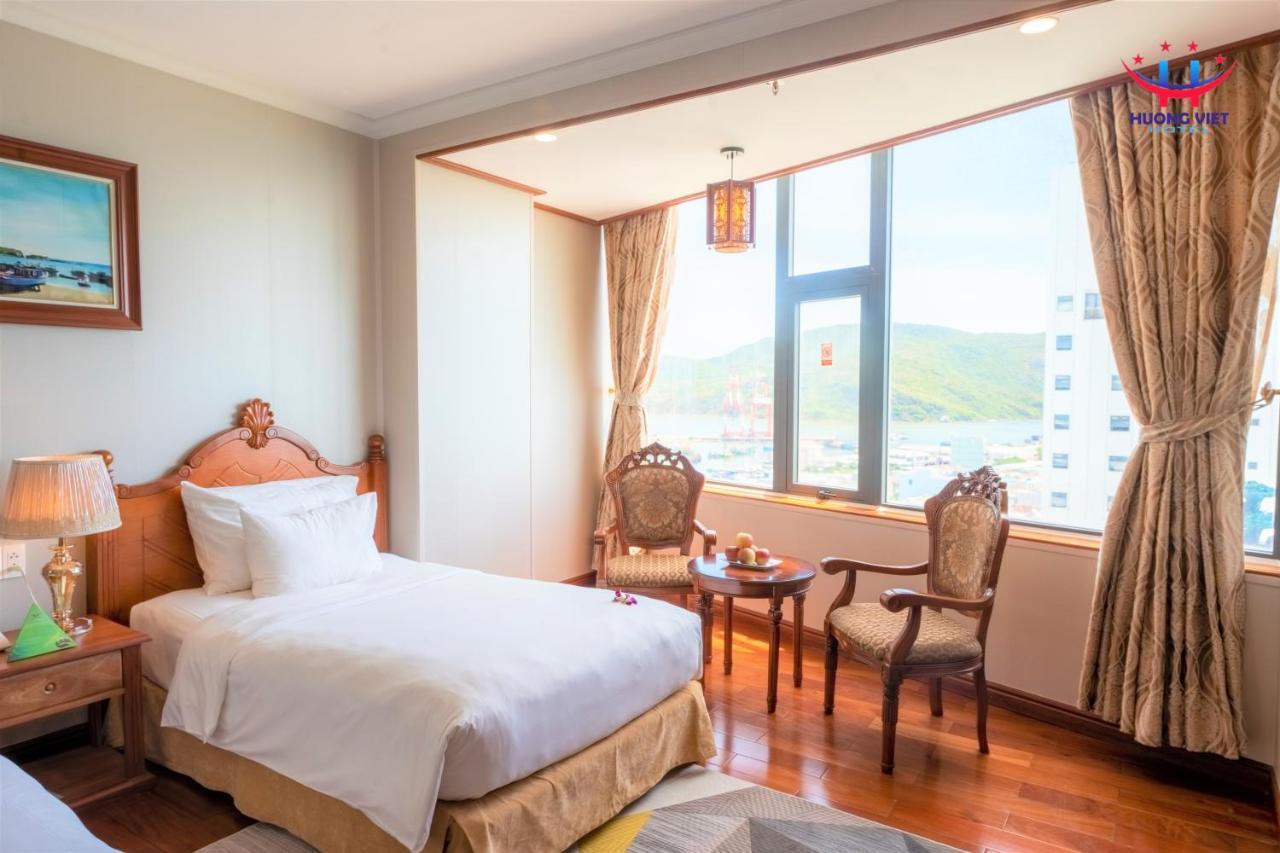 Huong Viet Hotel Quy Nhon - Beachfront Buitenkant foto